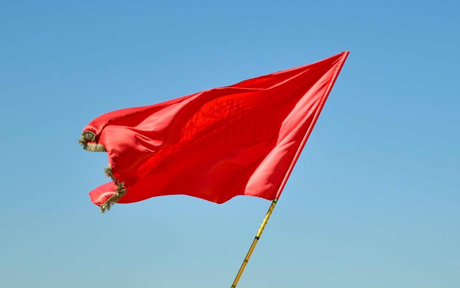 10 Major Red Flags in Relationship 